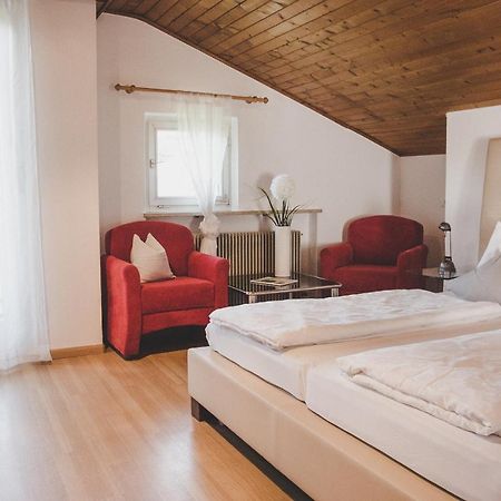 Guesthouse Christine Marlengo Bagian luar foto