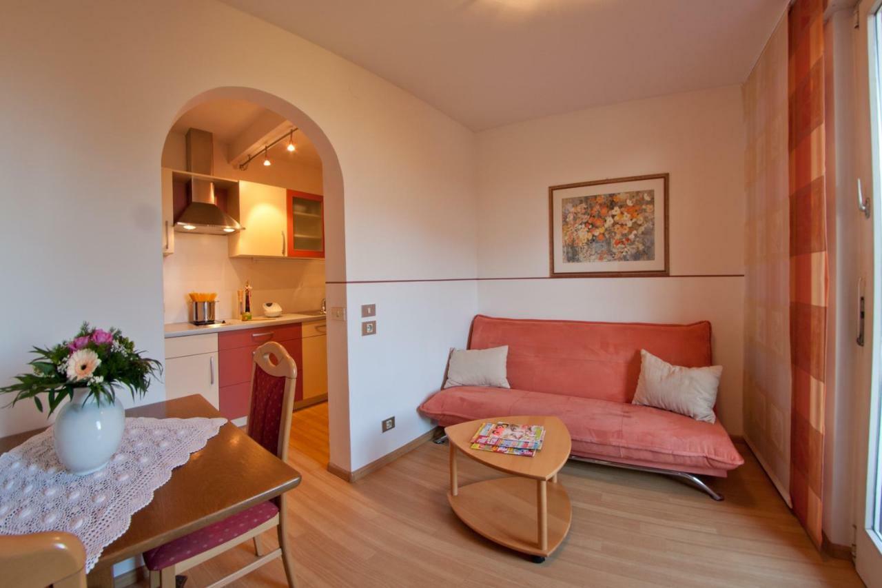 Guesthouse Christine Marlengo Bagian luar foto