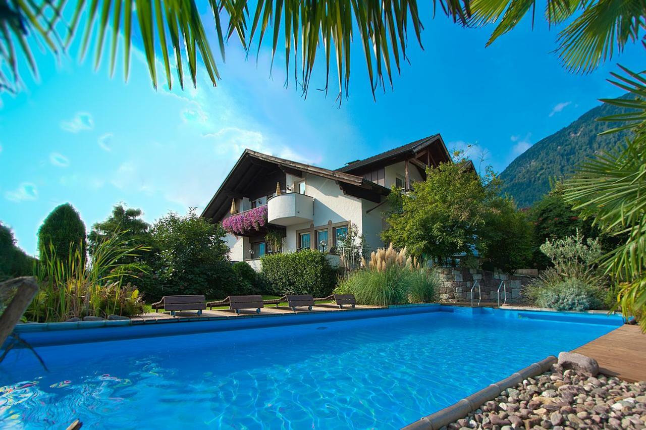 Guesthouse Christine Marlengo Bagian luar foto