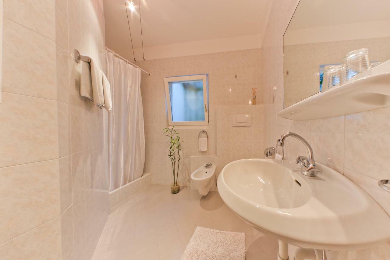 Guesthouse Christine Marlengo Bagian luar foto