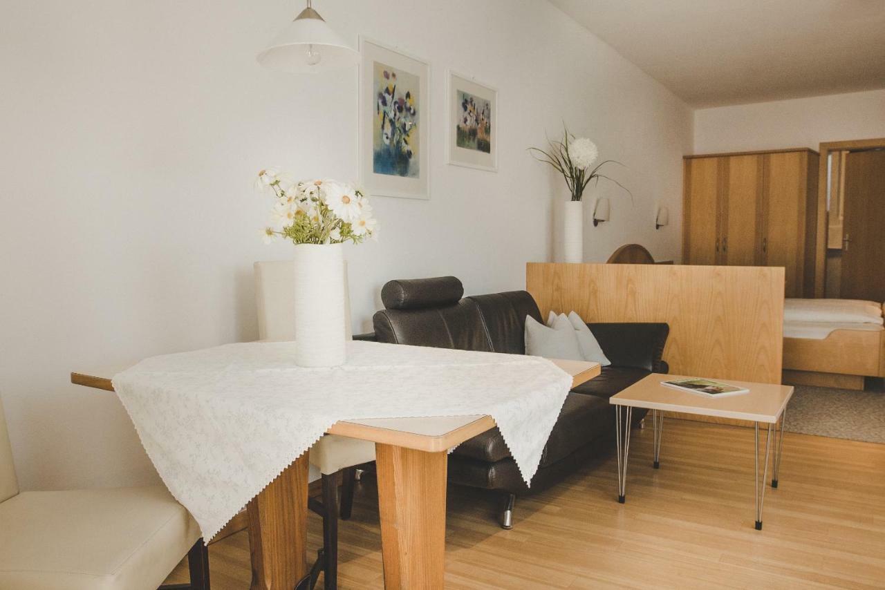 Guesthouse Christine Marlengo Bagian luar foto