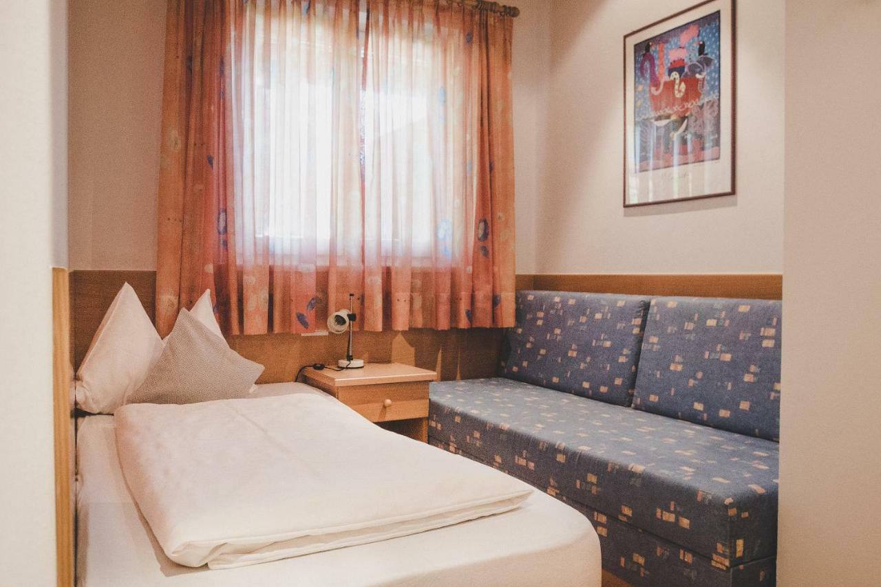 Guesthouse Christine Marlengo Bagian luar foto