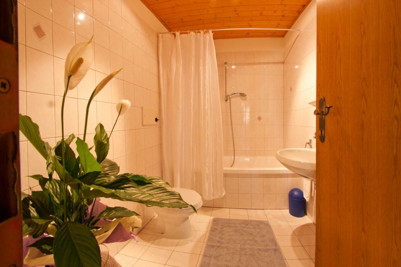 Guesthouse Christine Marlengo Bagian luar foto