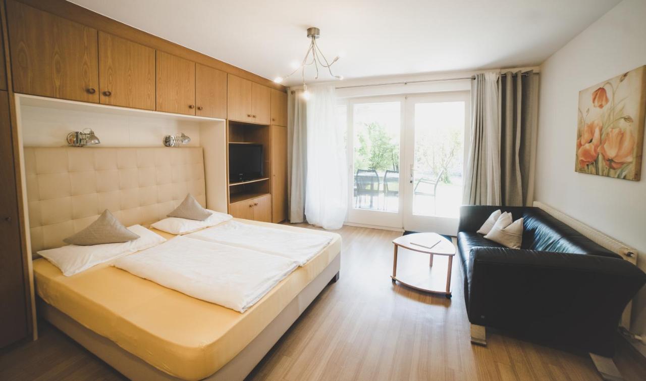 Guesthouse Christine Marlengo Bagian luar foto