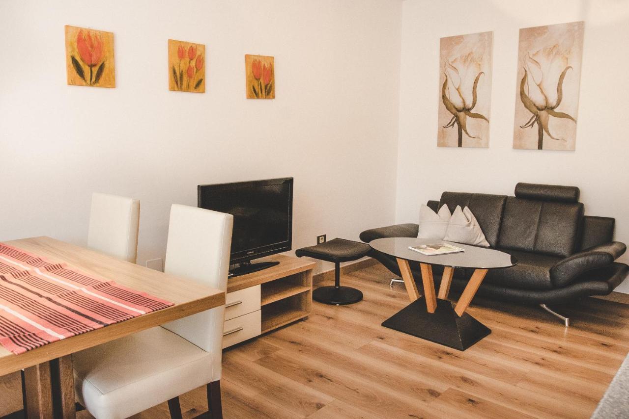 Guesthouse Christine Marlengo Bagian luar foto