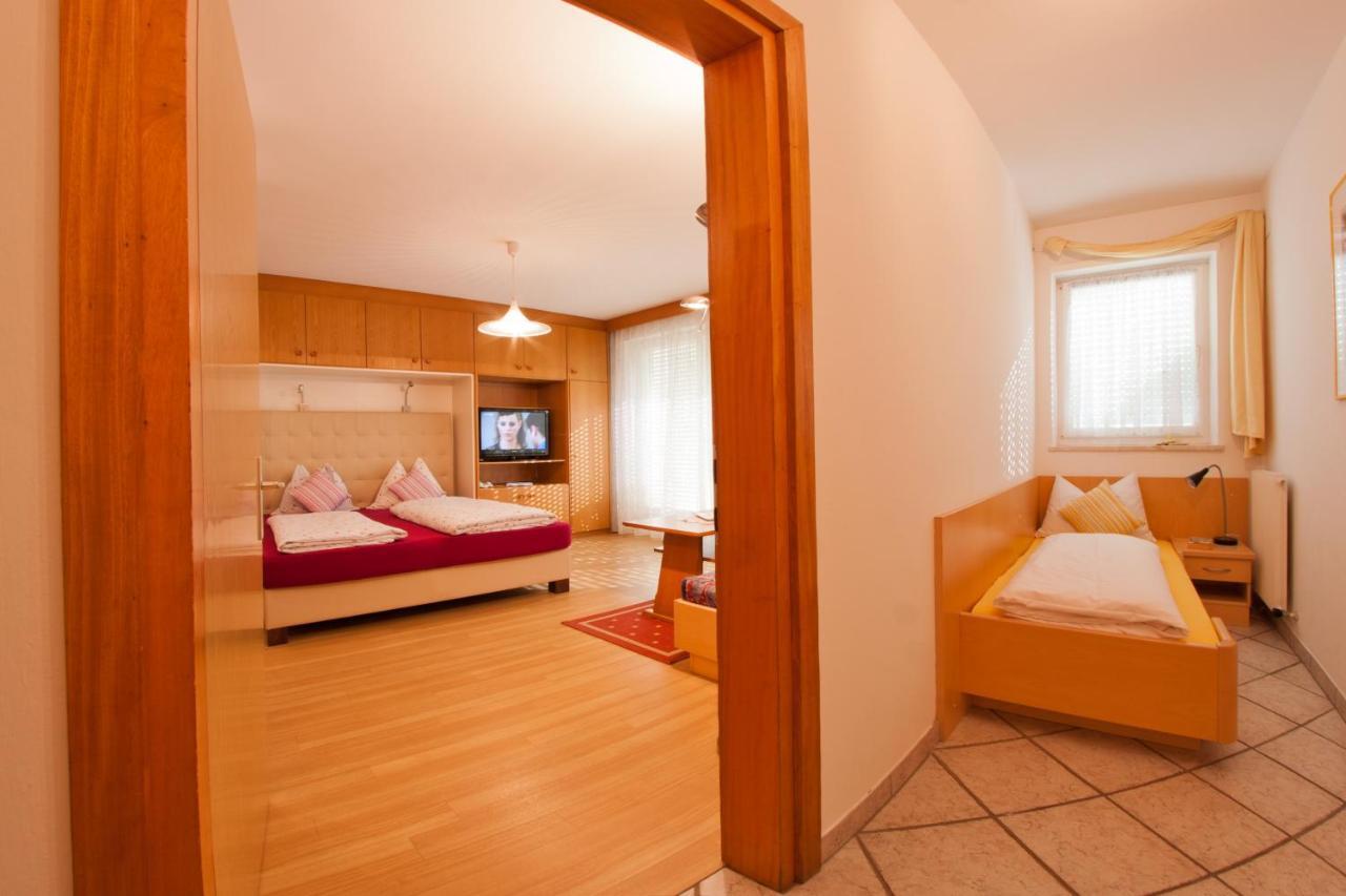 Guesthouse Christine Marlengo Bagian luar foto